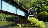 Železničný most nad riekou Váh pri Strečne