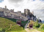 Masívne opevnenie hradu Beckov