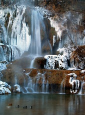 Vodopád v obci Lúčky počas zimy