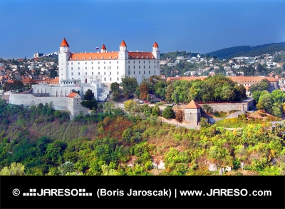 Bratislavský hrad s novým bielym náterom