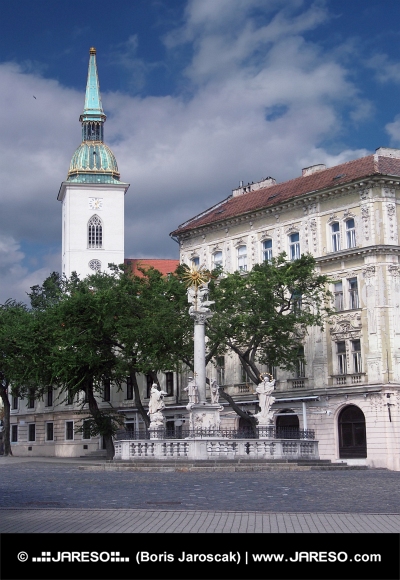 Morový stĺp a katedrála v Bratislave