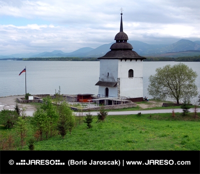 Pozostatky kostola pri Liptovskej Mare na Slovensku