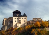 Trenčiansky hrad na pestrofarebnom kopci
