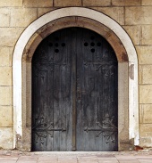 Masívne historické dvere