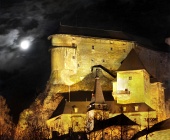 Nočná scéna s Oravským hradom