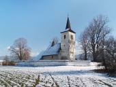 Zimný pohľad na kostol Všetkých svätých v Ludrovej