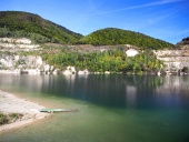 Letný pohľad na Šútovské jazero, Slovensko