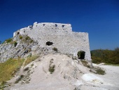 Masívne opevnenie hradu Čachtice