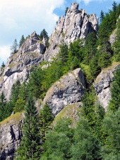 Masívne skaly vo Vrátnej doline na Slovensku