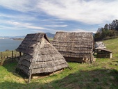 Keltské domy v archeoskanzene Havránok na Slovensku