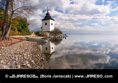 Odraz veže vo vodách Liptovskej Mary, Slovensko