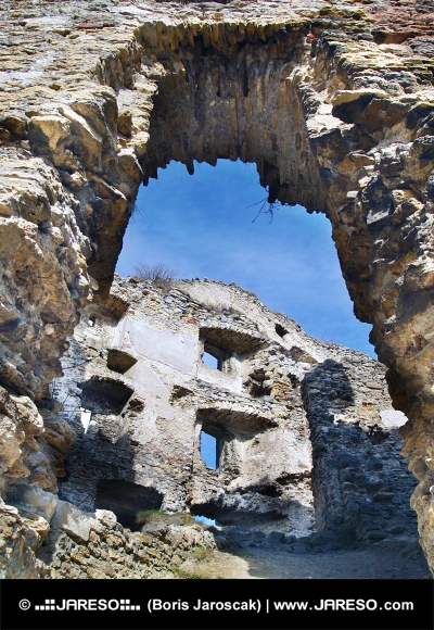 Zrúcanina interiéru Likavského hradu