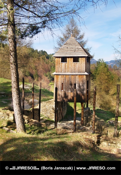 Veža dreveného opevnenia na Havránku