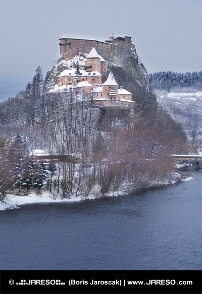 Slávny Oravský hrad v zime