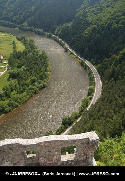 Pohľad z hradu Strečno