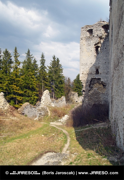 Zrúcanina hradu Lietava, Slovensko