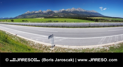 Panoráma diaľnice vedúcej do Popradu a Vysoké Tatry